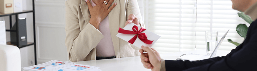 Что подарить коллегам на 8 Марта?